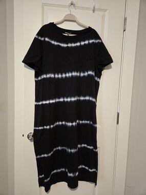 Time and Tru Black & White Tie-Dye Midi Dress